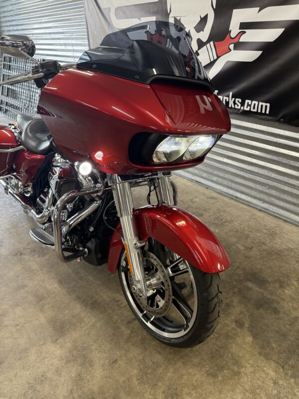 2019 ROAD GLIDE - Image 2
