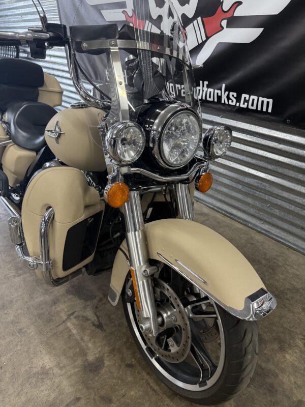 2014 ROAD KING POLICE SPECIAL - Image 2