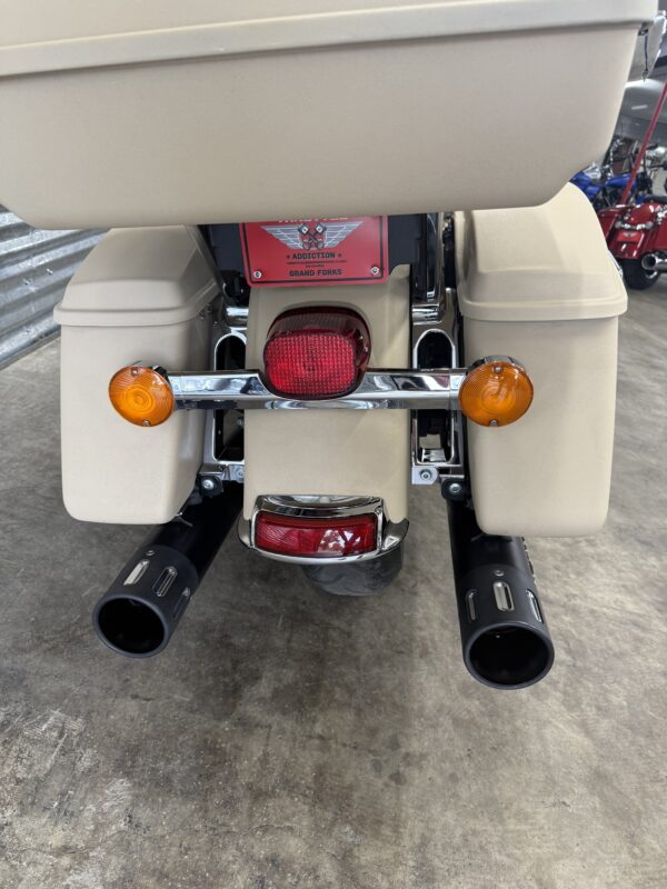 2014 ROAD KING POLICE SPECIAL - Image 4